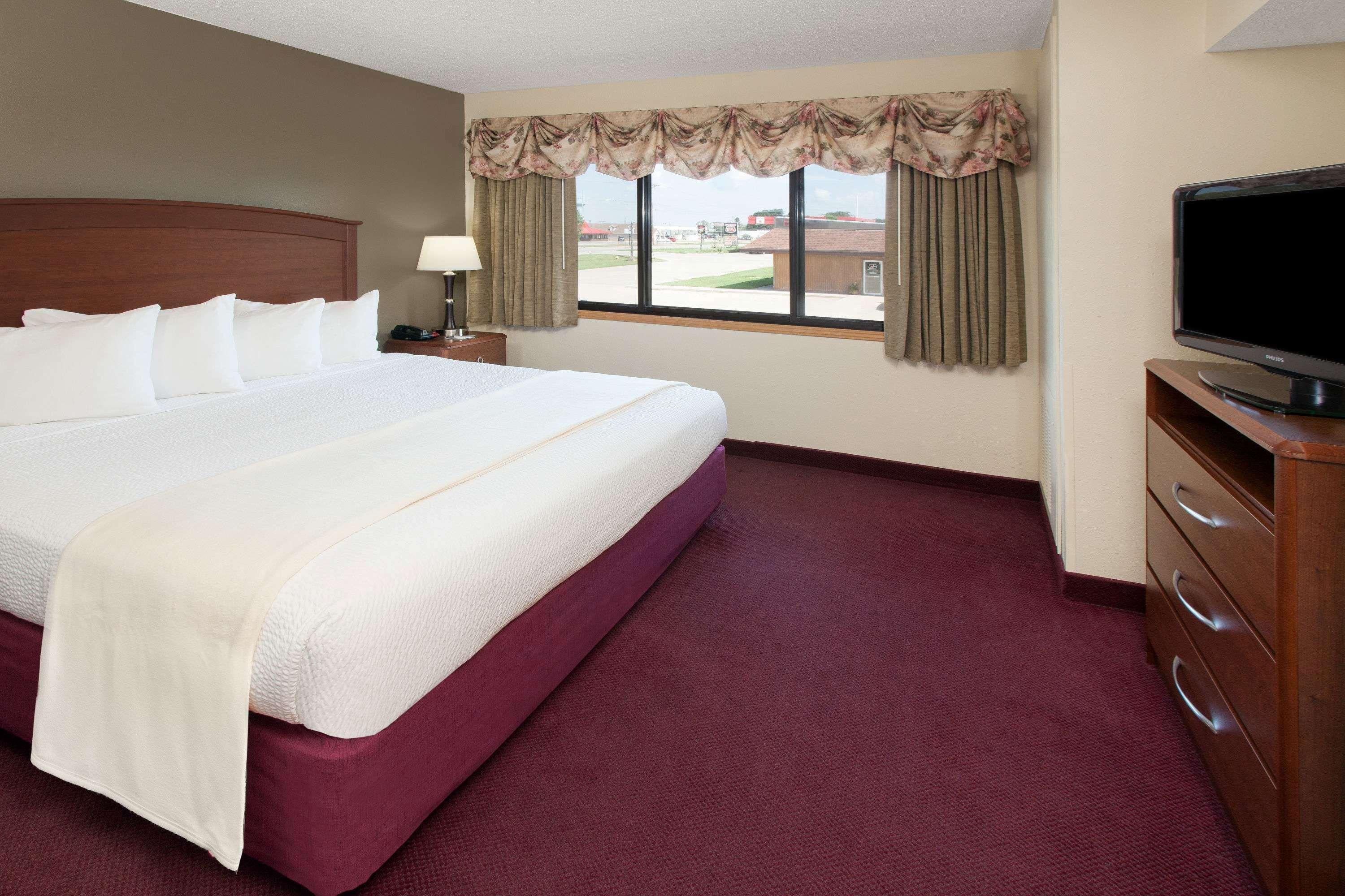 Americinn By Wyndham Iowa Falls Exterior photo